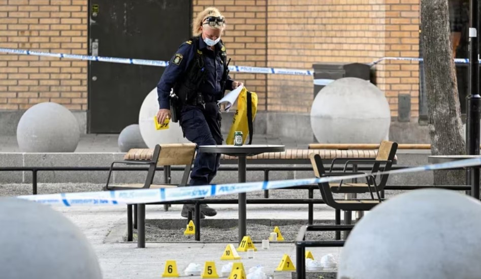 Tiroteo en Estocolmo: un adolescente muerto y tres personas heridas en un centro comercial