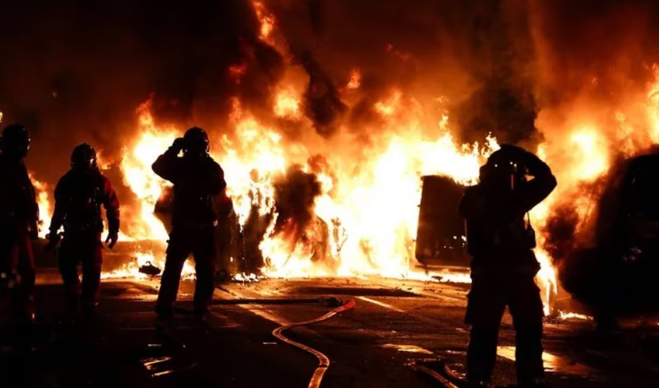 Más de 875 detenidos y casi 250 policías heridos en Francia durante la tercera jornada de protestas