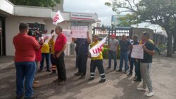 Sindicato se manifestó este lunes para exigir mejores condiciones de camiones recolectores de basura de la Municipalidad de San José