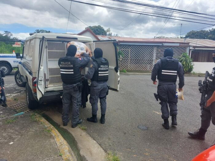 Policía de Migración detiene a 22 sospechosos de conformar banda organizada de tráfico ilícito de migrantes