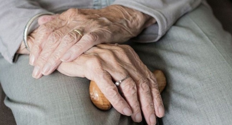 Estudio de la UCR revela que 15% de los adultos mayores del país viven solos