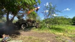 En la “trampa de Bakhmut”: soldados ucranianos hacen retroceder a las tropas rusas con lanzacohetes instalados en camionetas