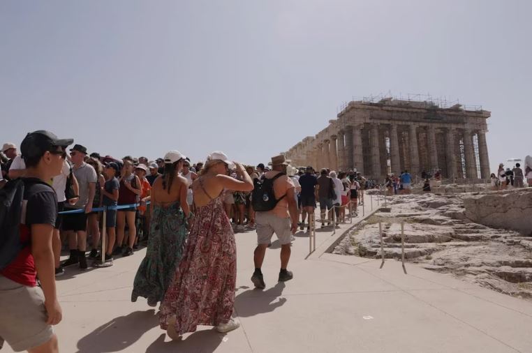 Ola de calor en Europa: con picos de 45 grados, Grecia restringió el acceso a la Acrópolis de Atenas y otros lugares turísticos