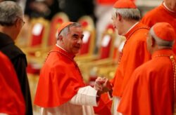 La Fiscalía del Vaticano pidió 7 años y 3 meses de cárcel para el cardenal Angelo Becciu por graves violaciones financieras