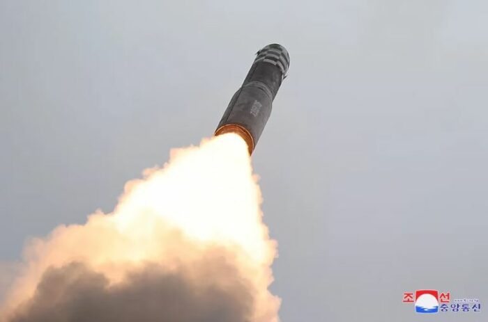 Corea del Sur anunció sanciones contra individuos y entidades norcoreanas tras el lanzamiento de un misil balístico