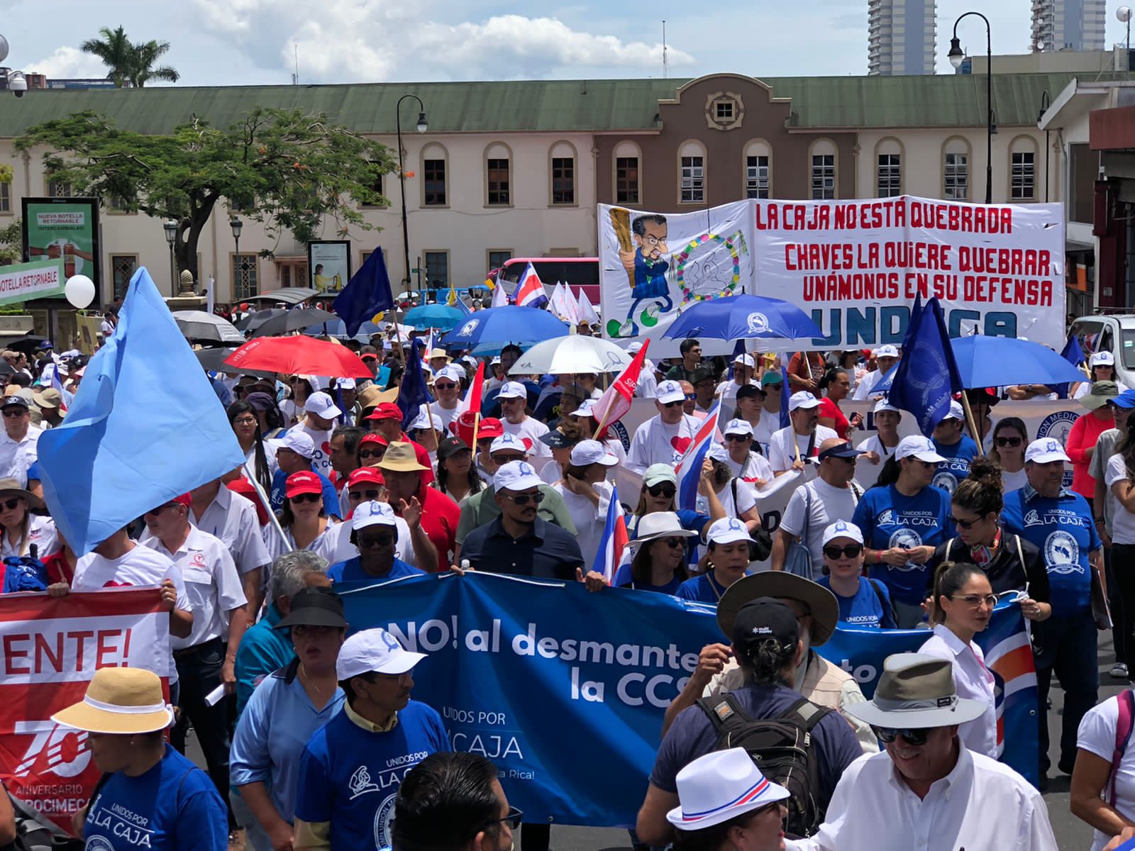 Sindicatos junto a sectores marcharon este sábado en San José ‘en defensa de la CCSS’