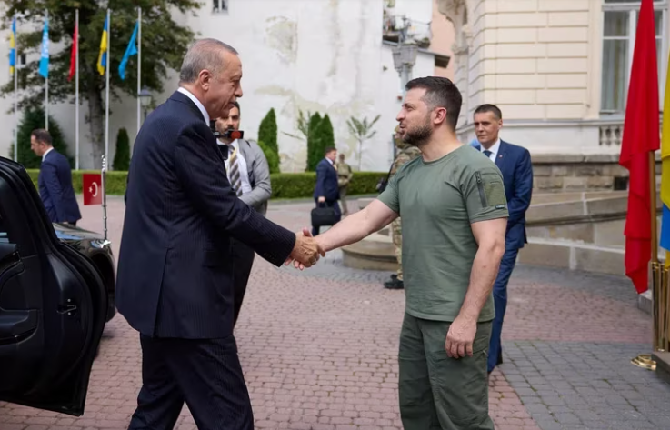 Zelensky se reúne con el presidente turco en una gira para pedir más apoyo militar y fomentar el ingreso de Ucrania a la OTAN