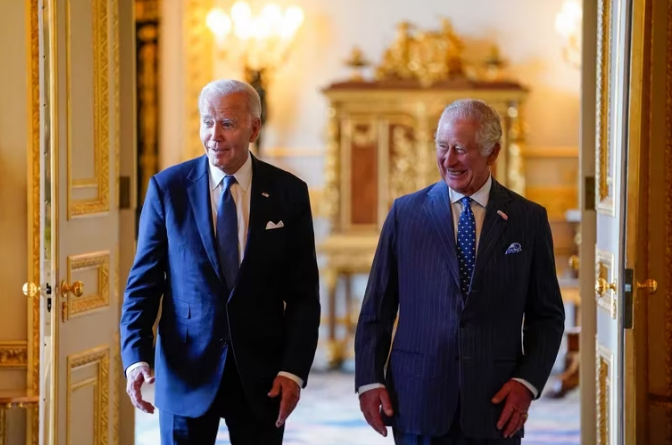 Joe Biden viajó a Lituania para la cumbre de la OTAN tras reunirse con altos nombres en Londres