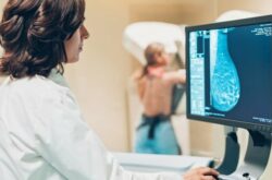 Defensoría pide cuentas a la CCSS sobre contratación privada para reducir listas de espera de mamografías
