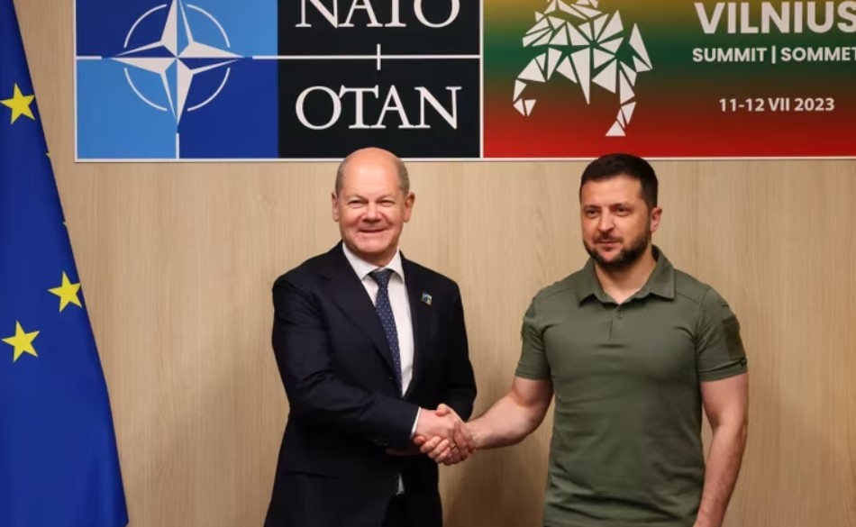 Zelensky habló ante la OTAN y pidió tres cosas: armas, garantías de seguridad y una invitación para ingresar a la alianza