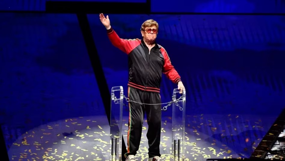 Elton John terminó la última gira de su carrera con una emotiva despedida: “Nunca los olvidaré”