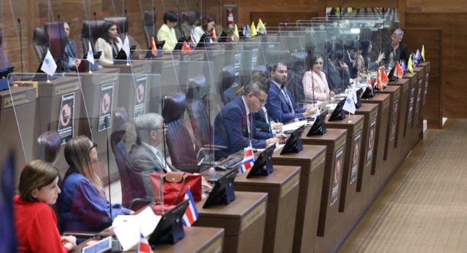 Diputados finalizan con votación de 855 mociones de fondo presentadas al proyecto de Ley de jornadas 4/3