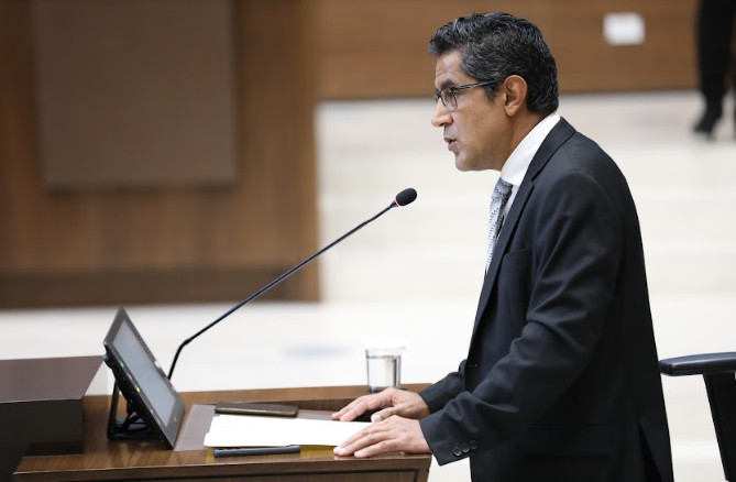 Diputados rechazan tres mociones de censura en contra del ministro de Hacienda Nogui Acosta