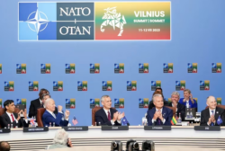La OTAN debate la incorporación de Ucrania y Zelensky pide avances concretos