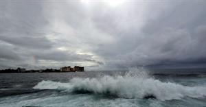 Idalia se intensifica a medida que se acerca a Cuba y este lunes será huracán