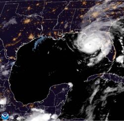 Idalia amenaza Florida con marejadas ciclónicas catastróficas y vientos destructivos