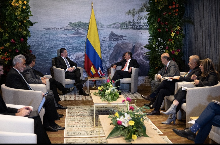 Presidente de Colombia llega a Costa Rica para reunirse con mandatario Rodrigo Chaves