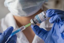 Salud avaló inclusión de vacuna monovalente contra el Covid-19