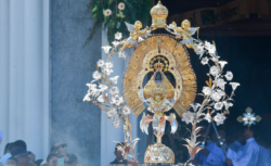 Tradicional ‘Pasada’: trasladan a la Virgen de Los Ángeles a la Catedral en Cartago