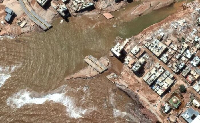 El alcalde de la ciudad libia arrasada por el ciclón Daniel dice que la cifra de muertos se triplicará y llegará a 20.000