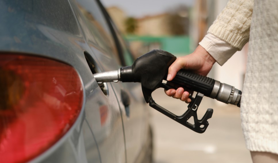Hacienda: Consumo de gasolina regular y súper disminuyó hasta 48 millones de litros menos en un año