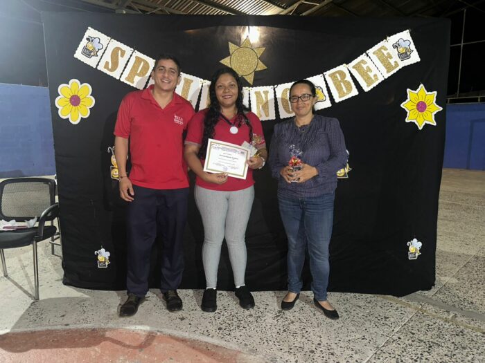 Madre del Liceo Nocturno de La Cruz será la primera estudiante en correr con la Antorcha de la Independencia