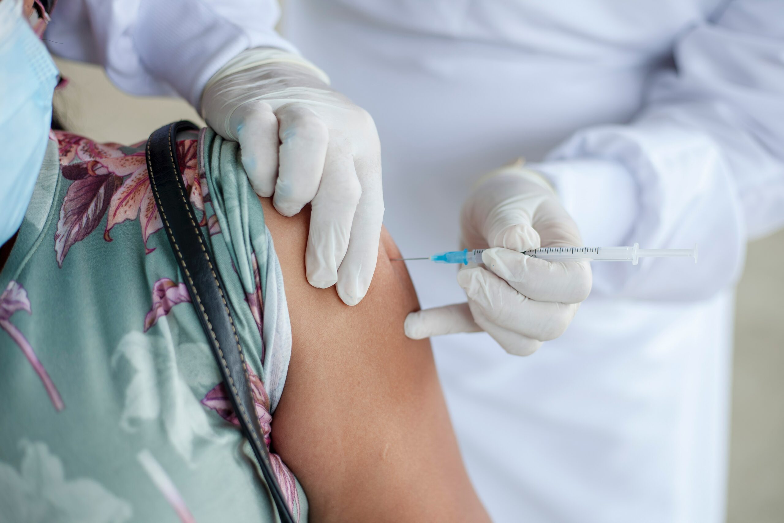 Autoridades actualizan esquema de vacunación contra COVID-19 y eliminan vacuna que solo ataca una variante