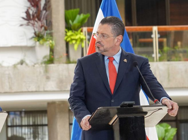 Presidente advierte riesgo de que Costa Rica vuelva a entrar en lista gris de la Unión Europea