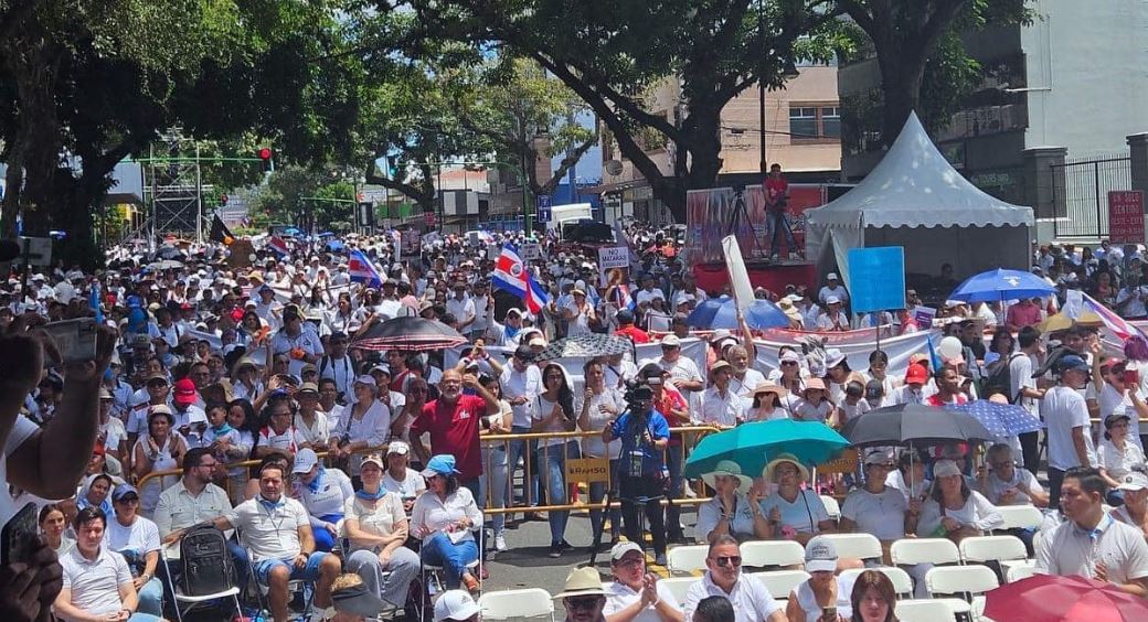 Marcha “Nuestros Niños Son Sagrados” llenó las calles de San José este fin de semana