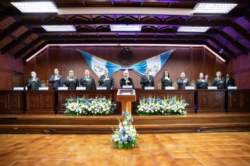 El máximo tribunal de Guatemala autorizó la suspensión del partido político de Arévalo y siguen las protestas contra la Fiscal General