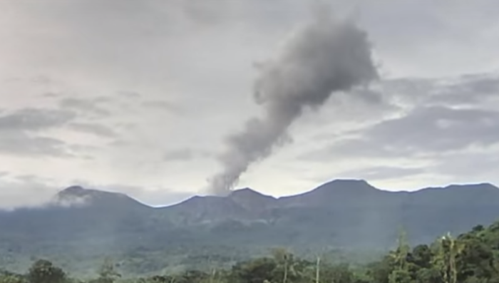 OVSICORI mantiene monitoreo constante del volcán Rincón de la Vieja tras erupciones de más de 2 mil metros de altura