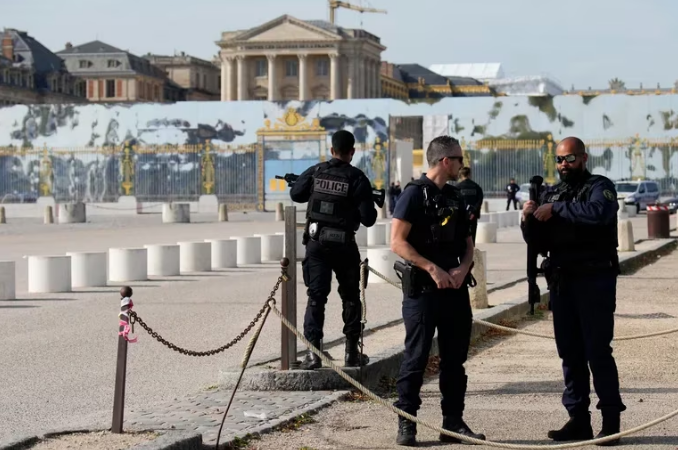 Nuevas amenazas de bomba en Francia: volvieron a desalojar el Palacio de Versalles y cerraron varios aeropuertos
