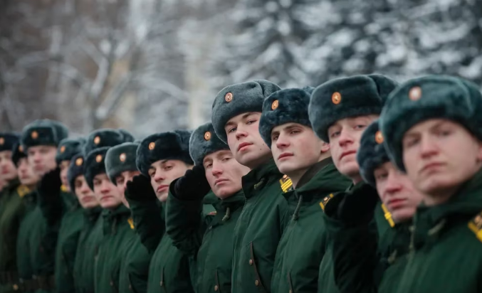 La población reclusa en Rusia cae en picada por el envío de presos a la guerra