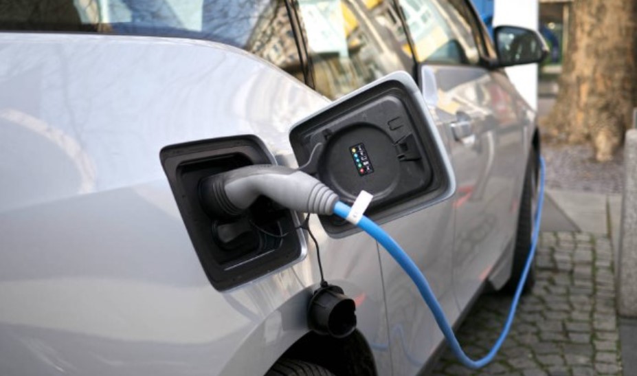 País cerraría el año con la importación de más de 5 mil vehículos eléctricos: La mayor cifra en seis años