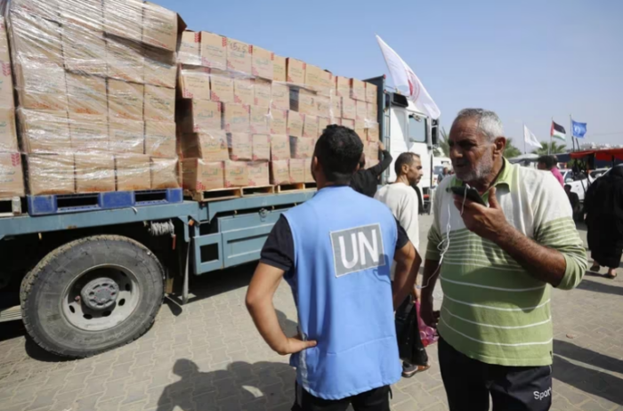 Miles de personas saquean en Gaza los centros de ayuda de la ONU: “El orden civil empieza a desmoronarse”