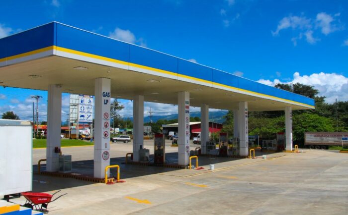 Empresarios del combustible prevén que productos disminuyan de precio hasta en enero