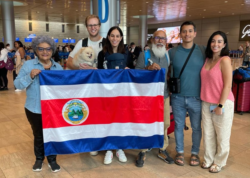 130 turistas costarricenses ya salieron de Israel tras conflicto bélico