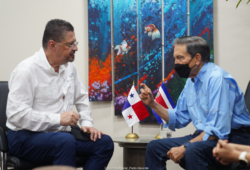 Presidentes de Costa Rica y Panamá llaman a autoridades de la región a que asistan a reunión urgente para abordar crisis migratoria