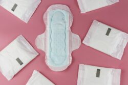 Congreso aprueba en primer debate proyecto para reducir IVA a productos menstruales