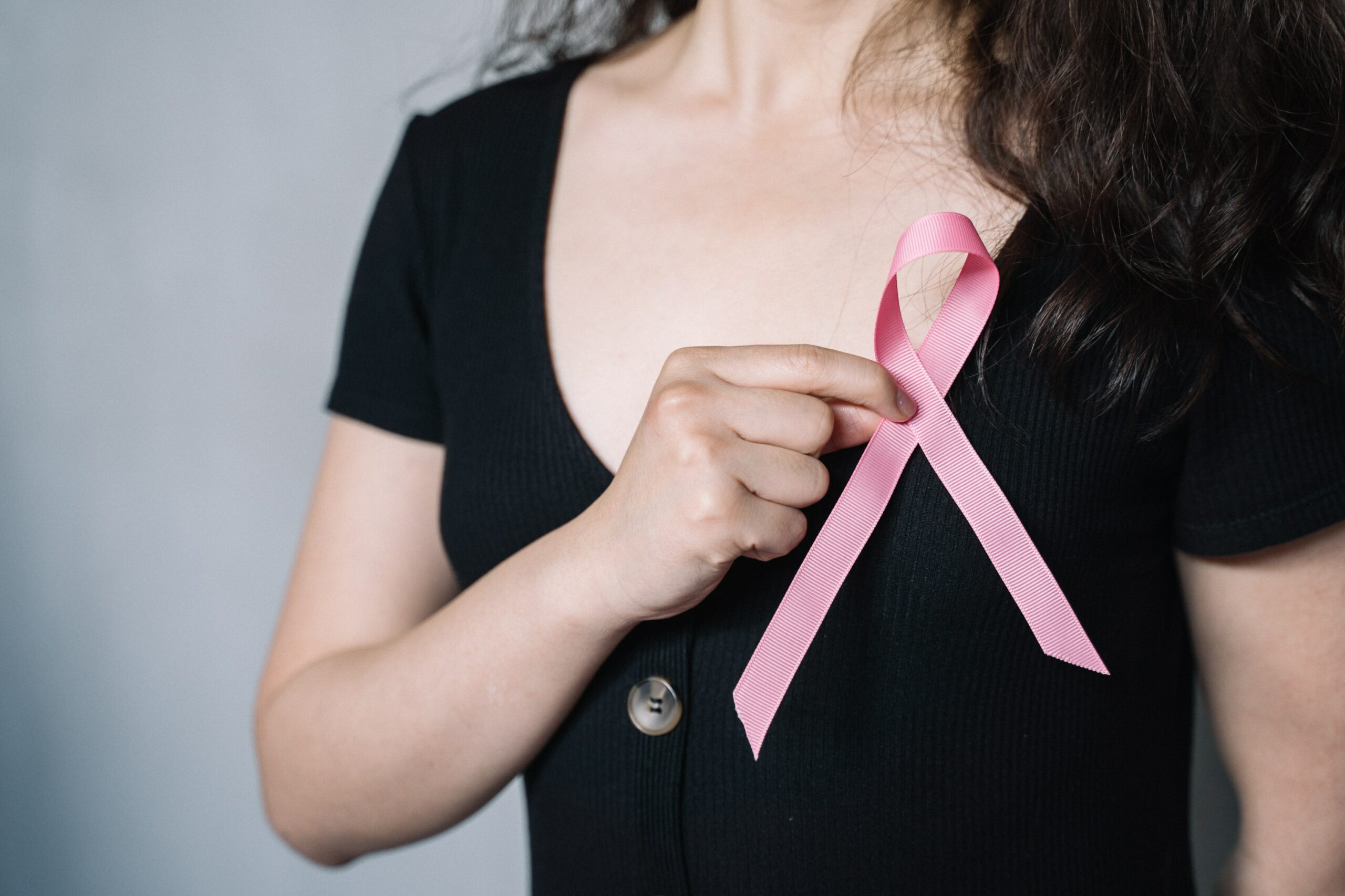 Salud registró al menos un fallecimiento diario por cáncer de mama en el 2022