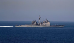 Un buque de guerra de Estados Unidos en el mar Rojo derribó tres misiles y varios drones disparados desde Yemen