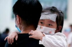 Brote de neumonía infantil en China: la OMS exigió nuevos datos y recomendó el uso de mascarillas