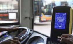 Pago electrónico en autobuses y trenes alcanza 30 mil transacciones diarias