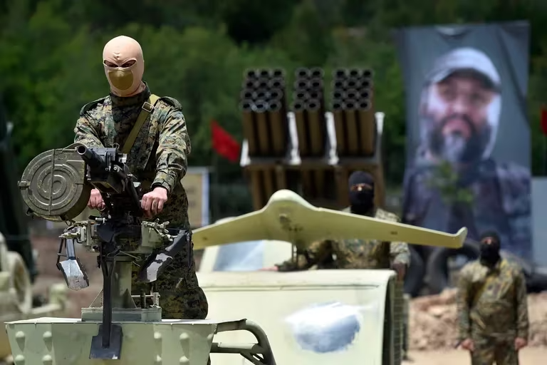 Misiles de alta precisión, guiados y no guiados, y más de 100 mil terroristas: cómo es el arsenal de Hezbollah en el Líbano