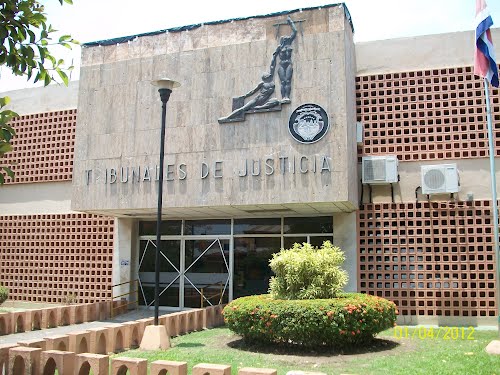 Detienen a dos funcionarios judiciales por aparente suministro de información a prestamistas ‘gota a gota’ en Puntarenas
