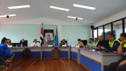Ministro pide hacer cumplir horario de patentes comerciales en Garabito por ola de criminalidad en Jacó