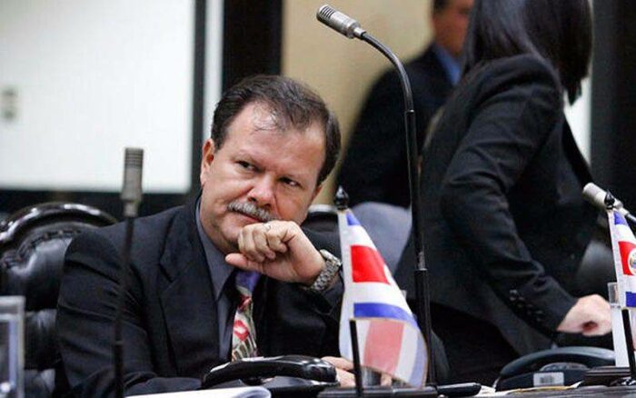 Condenan a exdiputado Abelino Esquivel por tráfico de influencias