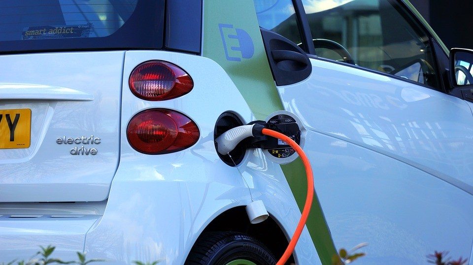 País cuenta con más de 10 mil vehículos eléctricos o híbridos