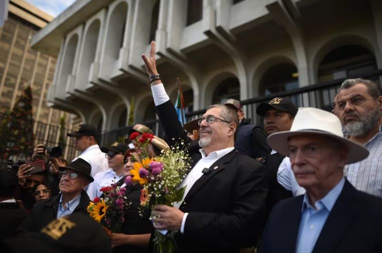 Tensión en Guatemala: la Corte Constitucional ordenó garantizar la juramentación de Bernardo Arévalo
