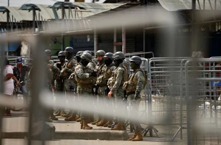 El Congreso ecuatoriano aprobó la reforma de la Constitución para que las Fuerzas Armadas combatan el narcotráfico con apoyo de la Policía